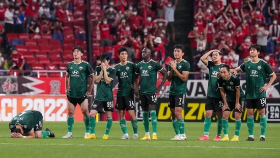下半场，余嘉豪上来连砍7分帮助浙江一波9-0再次拉开20分以上领先，北京进攻端并没有太好的办法，吴前里突外投助队拉开27分领先，末节陆文博接连三分命中，浙江一波10-0进攻波直接拉开30分以上分差，北京无心恋战，最终浙江116-79大胜北京。